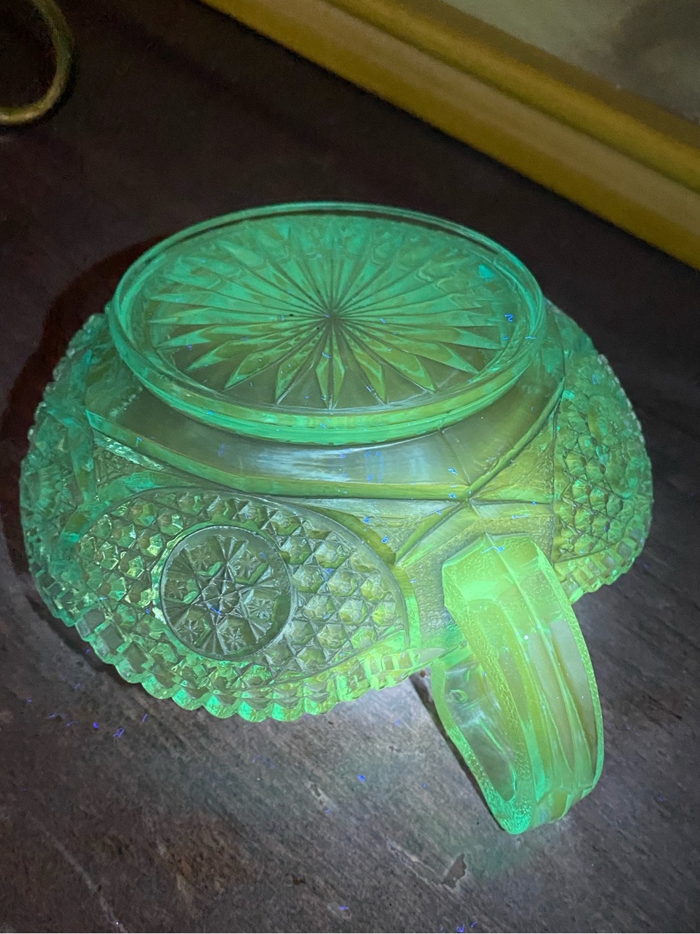Vintage Kemple or L.E. Smith. “Nippy” Glass Bowl - Picture 2 of 10